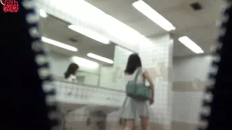 DLFF-027 01 Subway station toilet rush