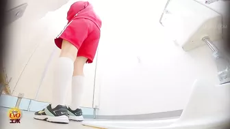 DLEE-582 02 On the verge of wetting: school girls in gym clothes peeing after reaching their holding limit