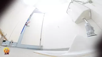 DLEE-582 04 On the verge of wetting: school girls in gym clothes peeing after reaching their holding limit