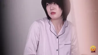 DLEE-585 01 School teen wets her panties a bit during class and then rushes to the toilet. VOL. 2