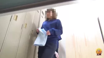 DLEE-585 01 School teen wets her panties a bit during class and then rushes to the toilet. VOL. 2