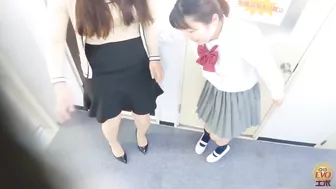 DLEE-609 01 Schoolgirls bladder failures in front of the toilet door