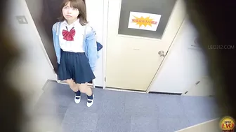 DLEE-609 02 Schoolgirls bladder failures in front of the toilet door