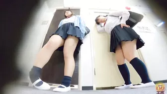DLEE-609 02 Schoolgirls bladder failures in front of the toilet door