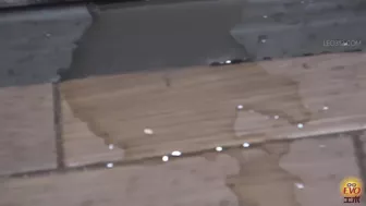 DLEE-609 04 Schoolgirls bladder failures in front of the toilet door