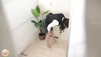 DLSL-447 02 Insidious bullying of the office ladies. Wetting in front of blocked toilet door. VOL. 2