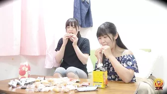 DLEE-631 03 Hidden camera: my little sister half crying while leaking pee in her cute shorts