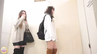 DLSL-561 06 Women dash to pee after watching a movie, but there is a line to the toilet.