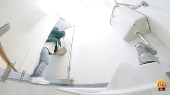 DLEE-676 04 Girls walking around outdoor leisure facilities and peeng on Japanese style toilet