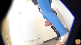 DLEE-684 01 Hidden shooting: women waiting for a long time at the toilet door before peeing