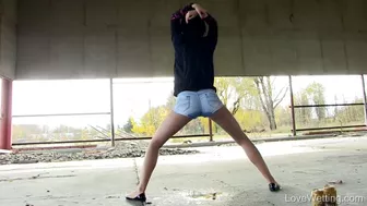 Dee - desperation dancing Second round, LoveWetting, PissRIP Dee - desperation dancing Second round, LoveWetting, PissRIP