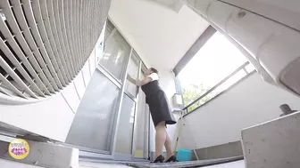 DLSL-247 01 Urinating emergency! Again! OL’s holding pee to the limit then wetting or pissing on the company’s veranda VOL 4