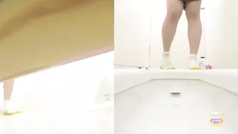 DLSL-036 02 School gals rushing to the toilet! Leaking urine situations