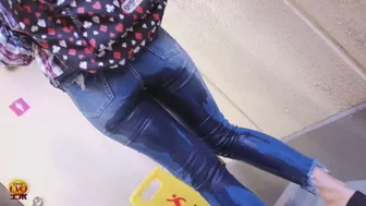 DLEE-234 01 Wetting in jeans Outdoor desperation and pissing in the line to the toilet