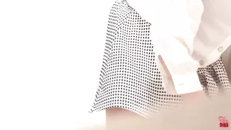 DLFF-213 03 Hold the door! Girls have to pee standing up with broken toilet lock