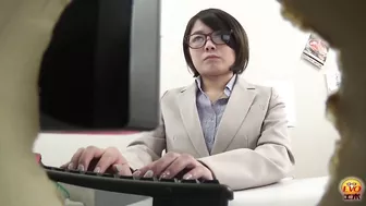 DLEE-172 03 Female office workers peeing on public toilet Multi view voyeur