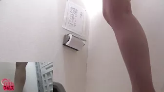 DLFF-062 03 Girls looking at their streams of pee