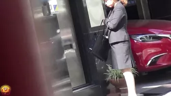 DLEE-081 01 Female office worker’s wet disgrace