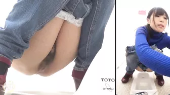 DLSL-027 01 Women jumping into the toilet cabin on the edge of the bladder limit