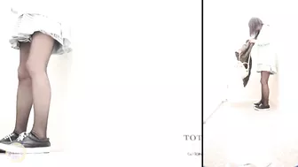 DLSL-027 05 Women jumping into the toilet cabin on the edge of the bladder limit