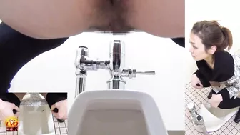 DLEE-053 01 Multi view toilet voyeur. Girls caught peeing and blowing farts