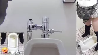 DLEE-053 02 Multi view toilet voyeur. Girls caught peeing and blowing farts