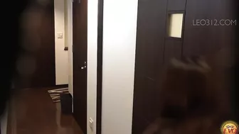 DLEE-281 02 Women undressing in a hurry and peeing naked in the shower