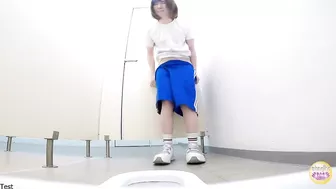 DLSL-332 02 Peeing pleasures in the toilet of women?s athlete club! Hard piss streams released with great power and momentum