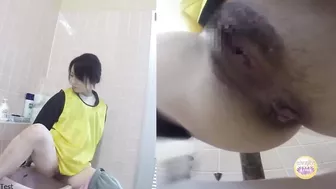 DLSL-082 02 Schoolgirls club activities Leaking or urinating in front of a sealed toilet