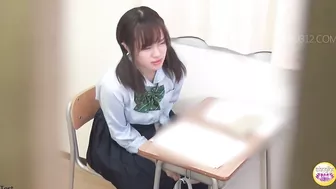 DLSL-339 01 Schoolgirls dashing to the toilet as soon as the chime rings VOL 6