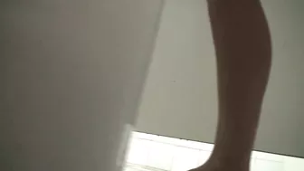 Pee in Public toilet in Spain (!Noise Sound!)