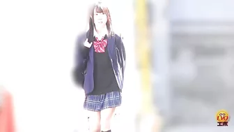 DLEE-366 04 Public toilet peeping - beautiful urinary axis of a school girl with tremendous momentum