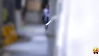 DLEE-366 06 Public toilet peeping - beautiful urinary axis of a school girl with tremendous momentum