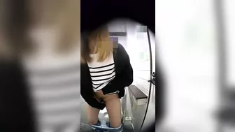 Kuri-Chan Toilet Voeur 06