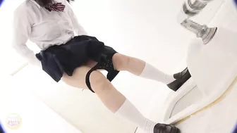 DLSL-377 01 Schoolgirls dashing to the toilet as soon as the chime rings VOL 7