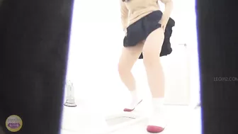 DLSL-377 02 Schoolgirls dashing to the toilet as soon as the chime rings VOL 7