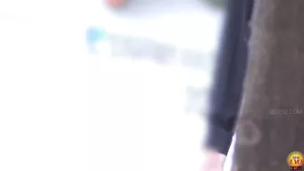 DLEE-407 03 Girls rushing to the public toilets in town Victory just before the limit Embarrassing farts while peeing