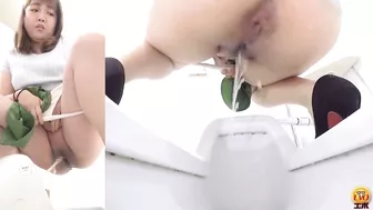 DLEE-407 04 Girls rushing to the public toilets in town Victory just before the limit Embarrassing farts while peeing